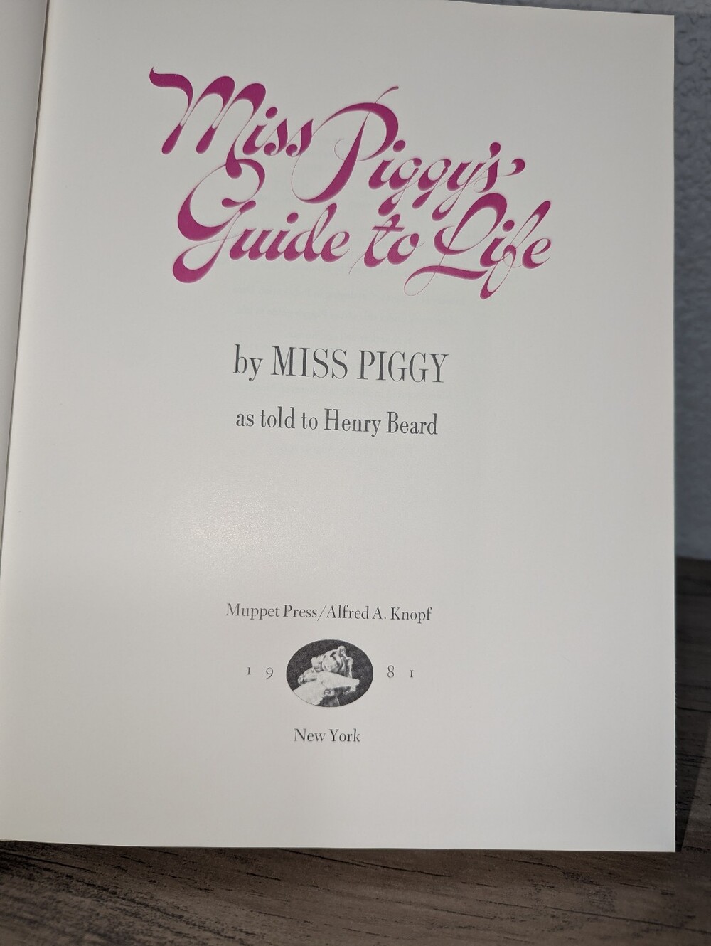 Vintage 1981 Miss Piggy's Guide to Life Hardcover Book Muppets First Edition - Picture 4 of 15